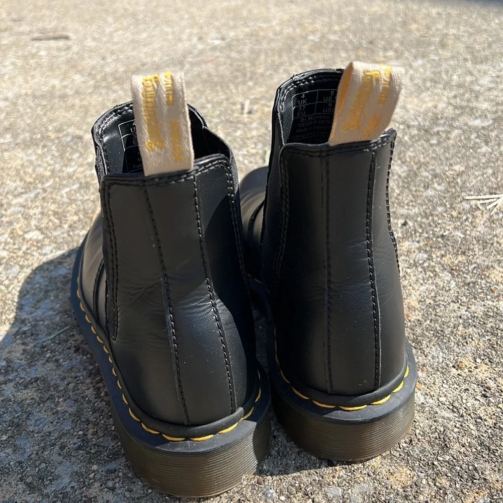 Like new vegan leather doc martens 2976 - Picture 2 of 6